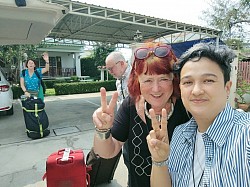 รับลูกค้าจากสนามบินสุวรรณภูมินำส่งพัทยา ถึงจุดหมายพัทยาอย่างปลอดภัย บริการทุกระดับไม่แบ่งแยกและให้เกียรติลูกค้าทุกท่าน โทร.0815596551 Book a taxi in the application, convenient and comfortable.
